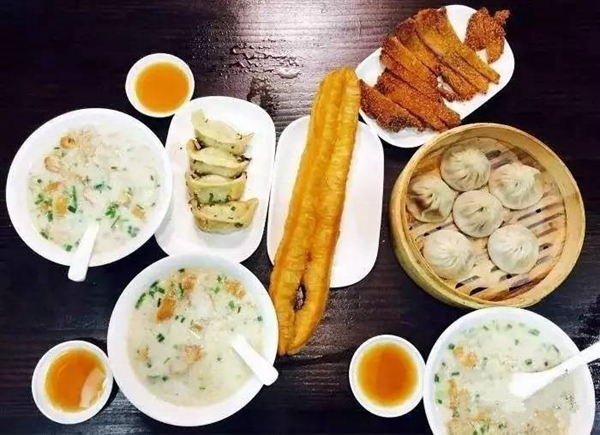 把豆漿油條做成夜宵，外賣月銷破百萬，他已經做了7年的網紅